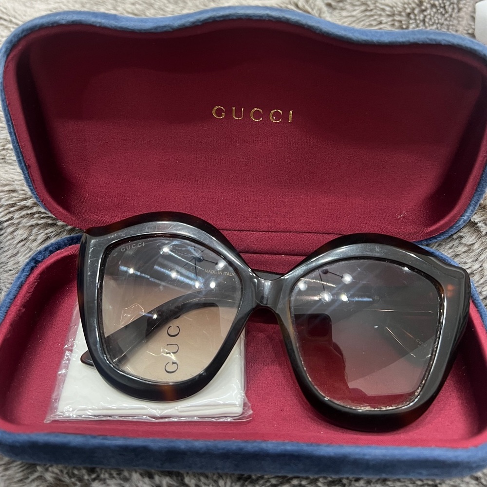 GUCCI CAT EYE SUNGLASSES